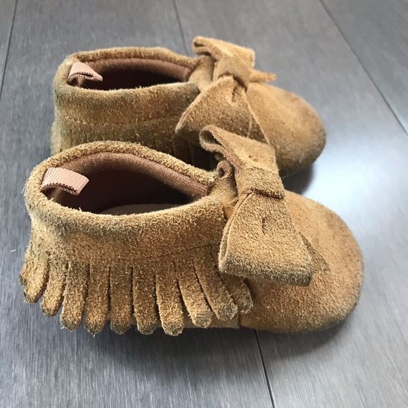 Beautiful baby GAP shoes! Warm and comfy 🥰 - Picture 2 of 5